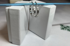 Diamond-Cut Textured Saddleback ClosureRound ...