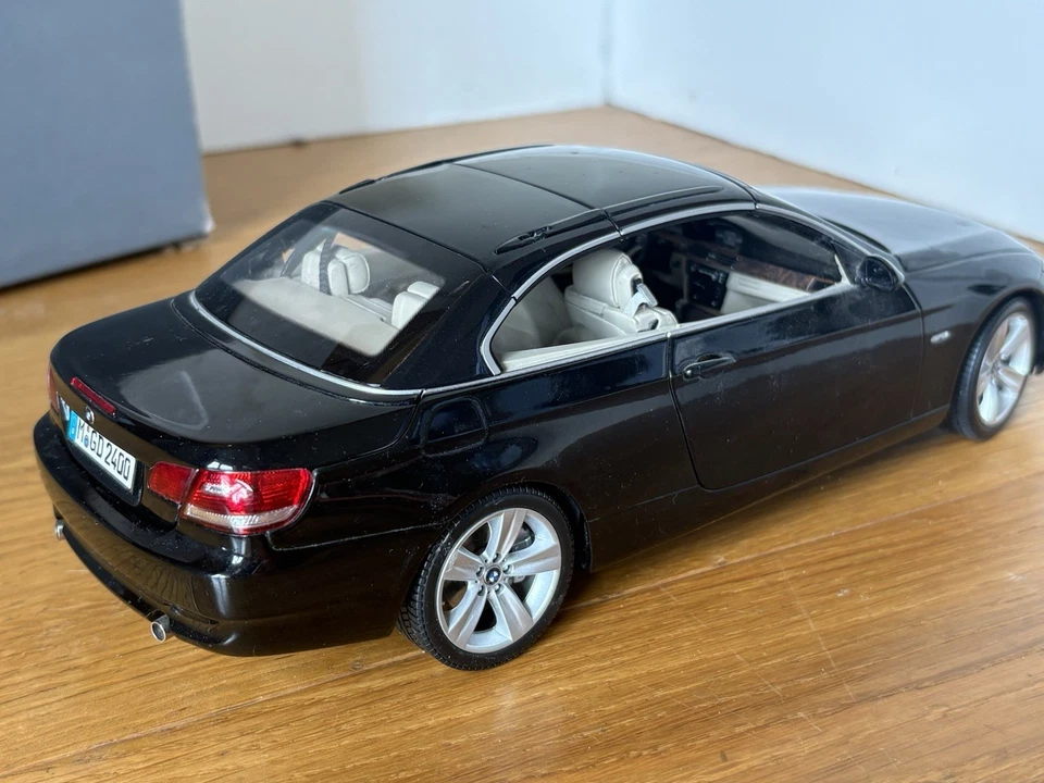 1/18 BLACK BMW 3 SERIES KYOSHO MUNICH SPECIAL CONVERTIBLE FOLDING ROOF RARE! - Image 3 of 4