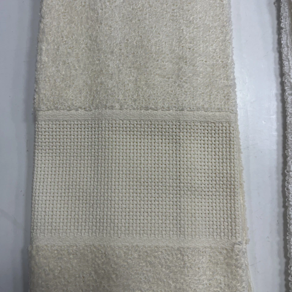 Комплект из двух полотенец для рук с тканью Aida для вышивки счетным крестом белый и кремовый - Изображение 4 из 4