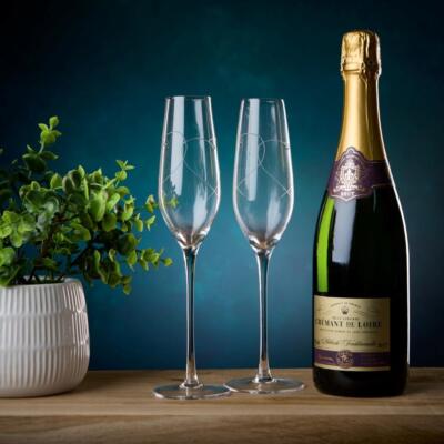 Paar Champagnerflötenglas mit Doppelherz und Kristallen Hochzeitstag