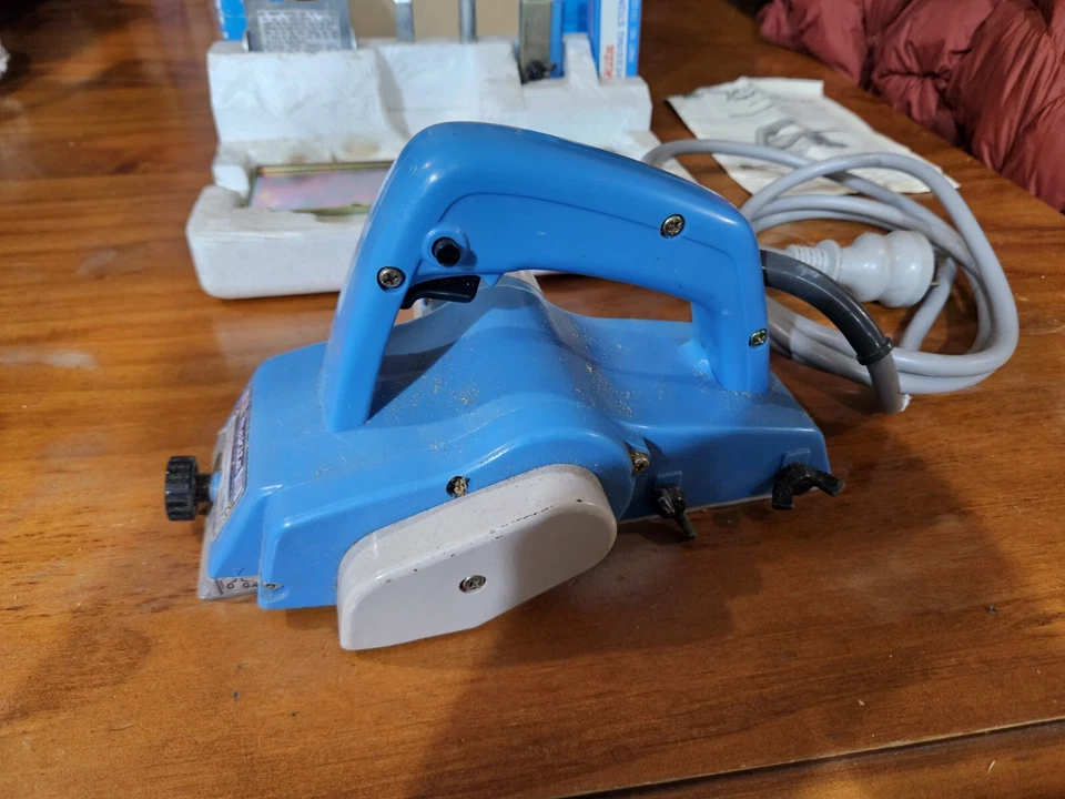 Makita 1000SB 80mm Power Planer - Image 4 of 4