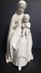 Goebel  #118 Madonna & Child Praying 10" Tall
