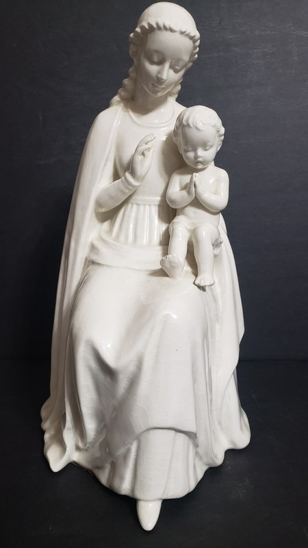 Goebel  #118 Madonna & Child Praying 10" Tall