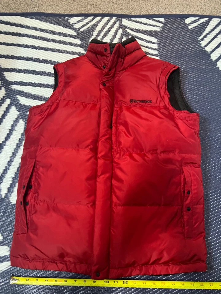 Victorinox Swiss Army Mens Down Vest Puffer Reversible Red and Black US Sz Small - Image 2 of 4