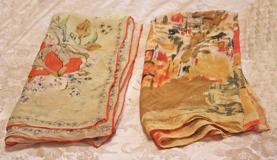 Bufandas de seda enrolladas a mano vintage MCM 4 para mujer Vera y hechas en Japón Foto 2 de 4