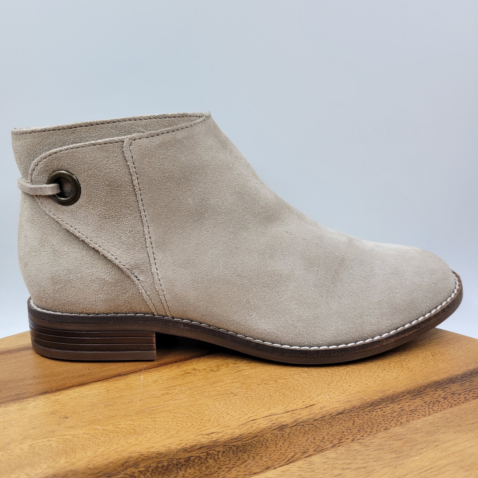 Clarks Camzin Bow Women's 8.5 M Beige 