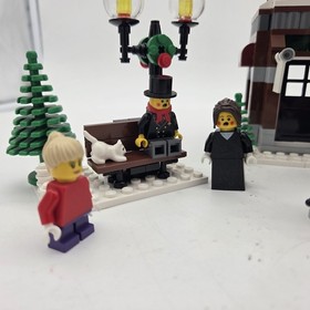 LEGO 10199 Winter Village Toy Shop Almost Complete W/ Manual No Box *READ DESCR*