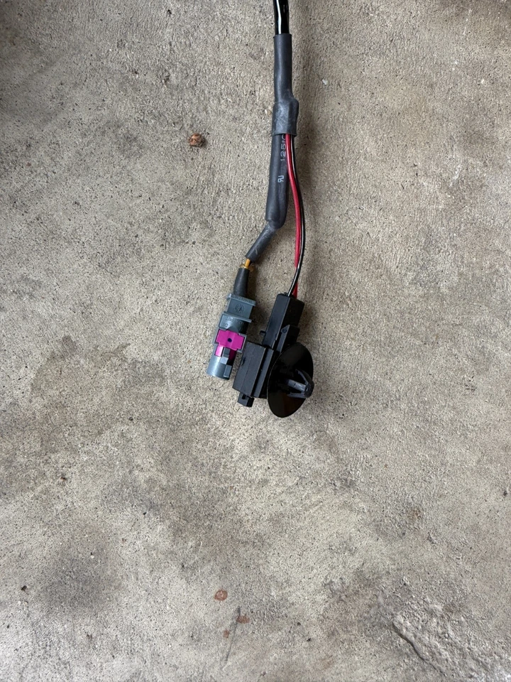 2010-2014 VOLKSWAGEN CC Handle Emblem W/Backup Camera Rear View 3C8827469D OEM - Image 3 of 4