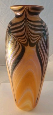 BEAUTIFUL Signed Unidentified Pulled Feather Hand Blown Iridescent 10.6'' VASE