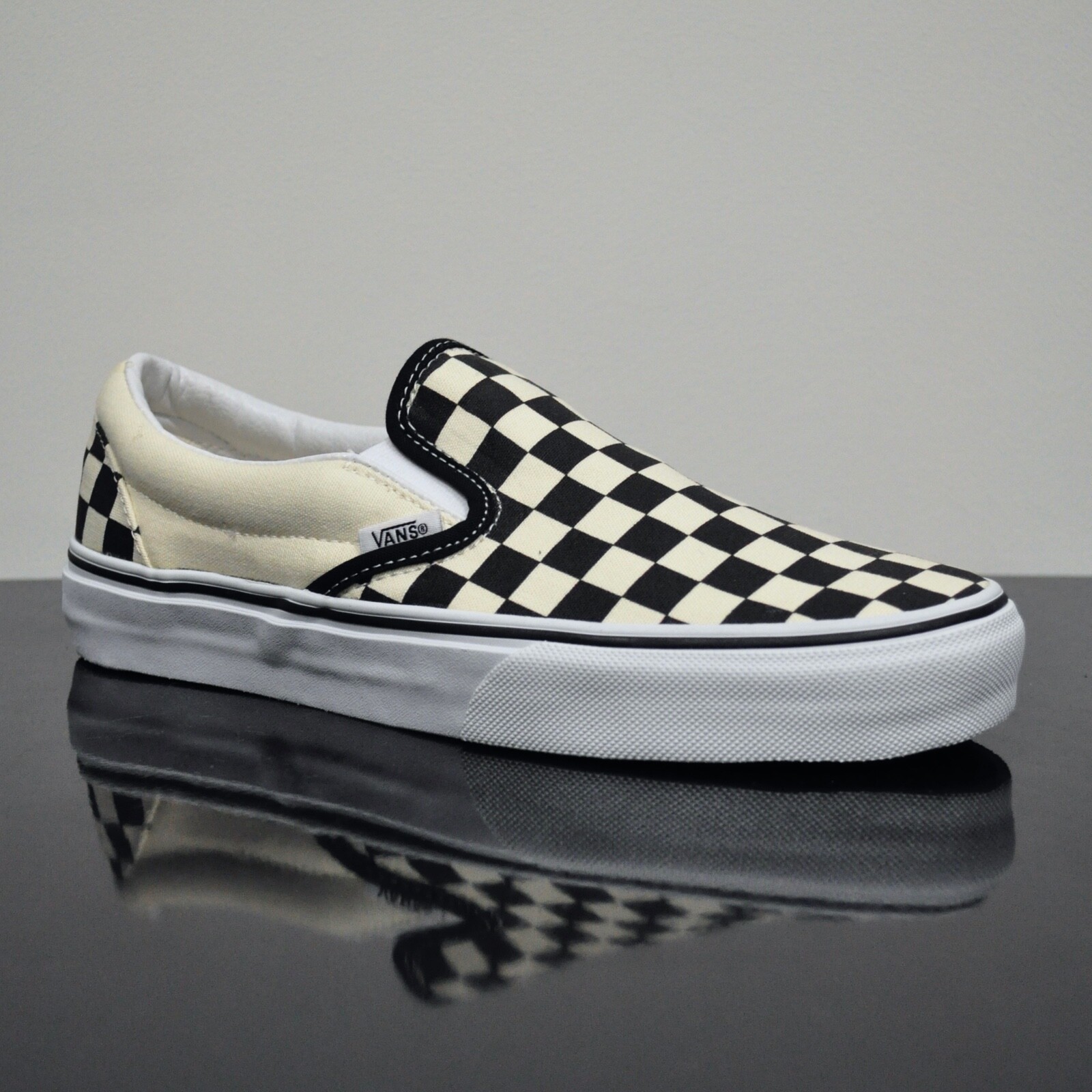 vans classic slip on trainers black white check