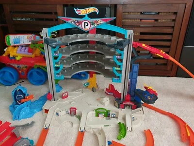 hot wheels parking garage with shark