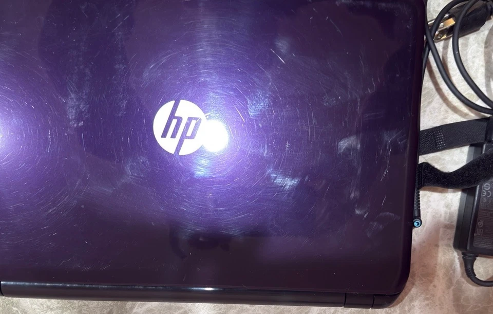 HP 15 TouchSmart 15-r137 PURPLE Notebook Laptop PC 15.6"   - Image 4 of 4
