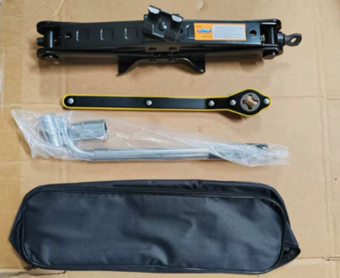 JACK ASSEMBLY WITH JACK HANDLE AND LUG WRENCH FITS: 2021 - 2022
