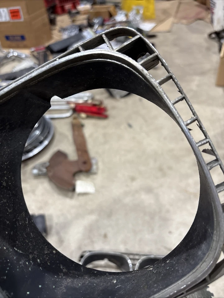 Juego de molduras de faros Oldsmobile Toronado 1970 OEM Foto 4 de 4