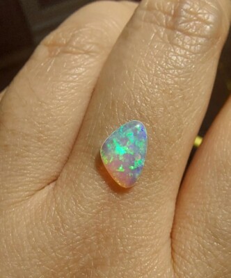 Kristall-Opal, Lightning Ridge, Cabochon freeform 0,75 Carat, 