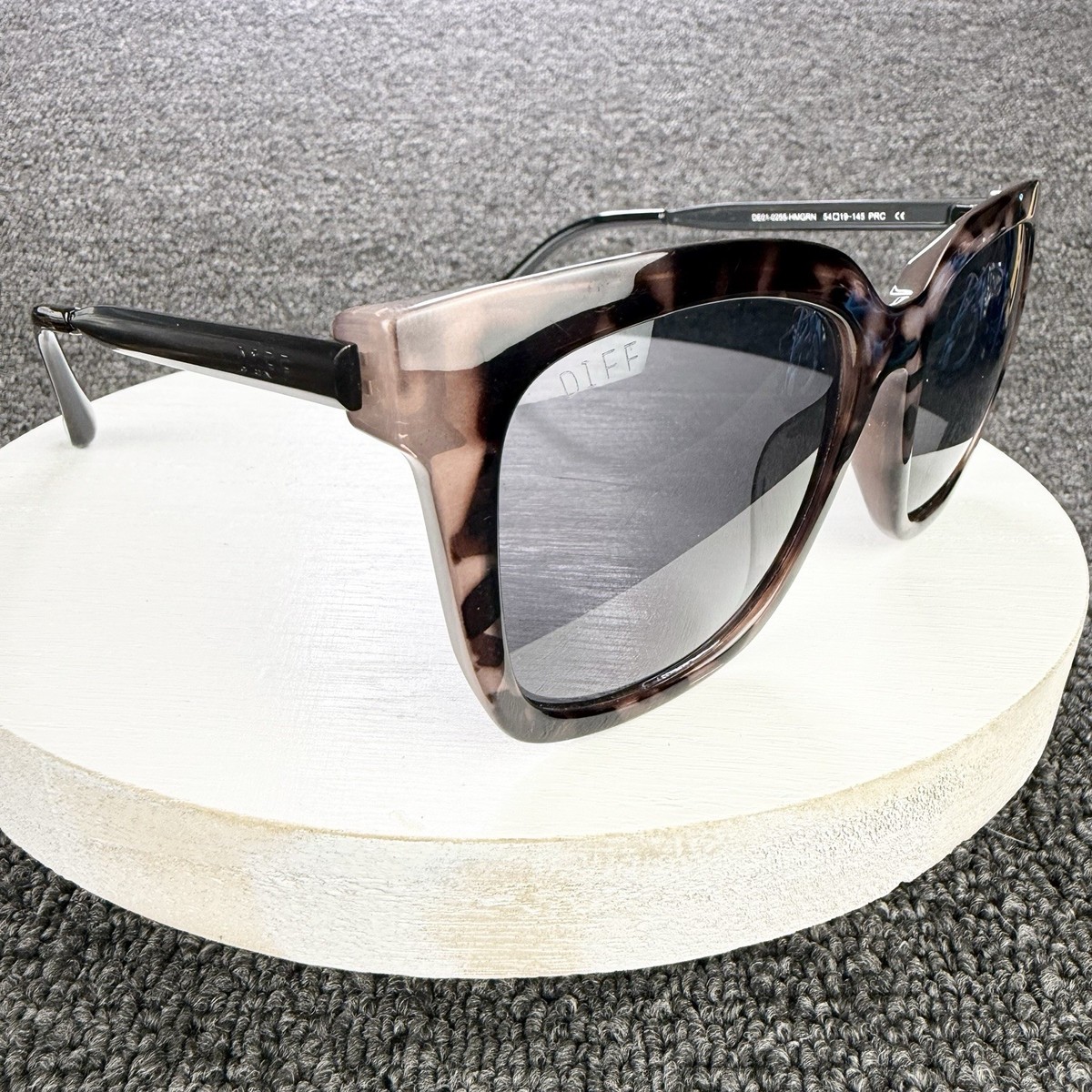 DIFF Hailey Sunglasses Cream Tortoise Gold Square Frame DE01-0255-CTGRN Womens DIFF Eyewear Hailey Tortoise Sunglasses Oversized Square  main image 3