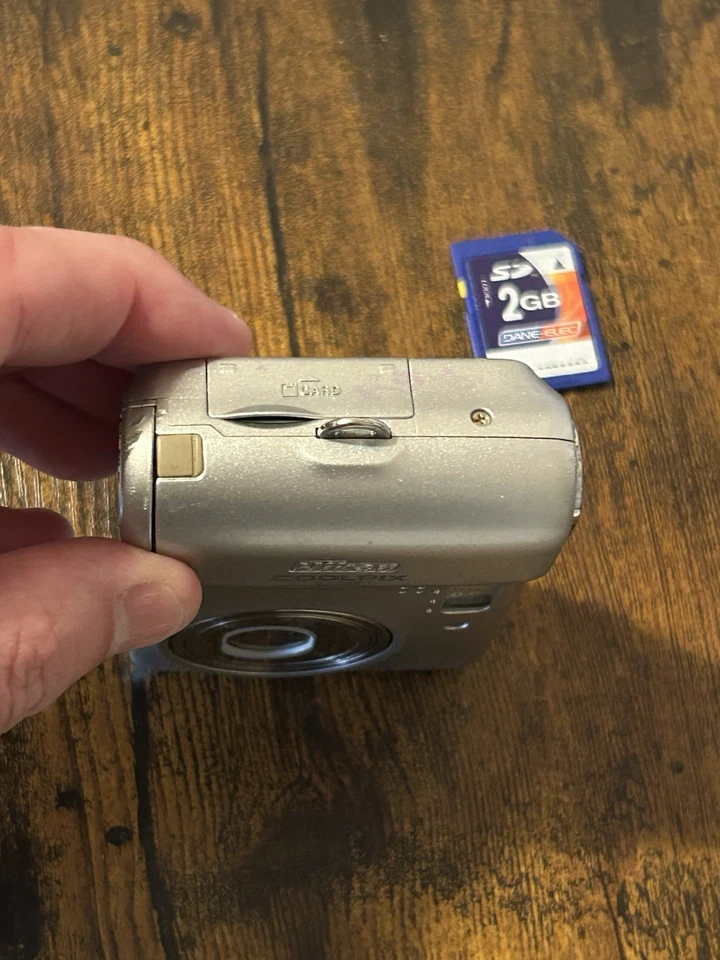 Nikon Coolpix L3 Digital Cameral Silver 5.1 MP 3X Zoom Tested Works 100% 2GB SD - Image 3 of 4