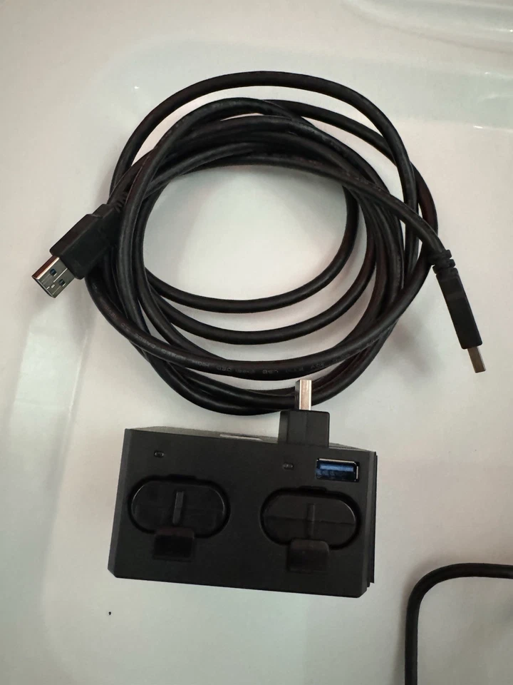 INSIGNIA™ Xbox One Battery Charge Station NS-GXBOBCS101 - Image 2 of 2