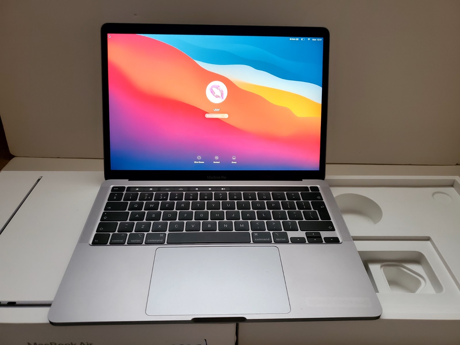 MacBook Pro 13 inch Touchbar 2020 Intel Core i5 2.0GHz 16GB RAM 512GB-Z937 (VAT)