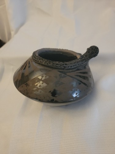 Mata Ortiz Black on Black Graphite Pottery Signed Jose Quezada SNAKE - Picture 7 of 12
