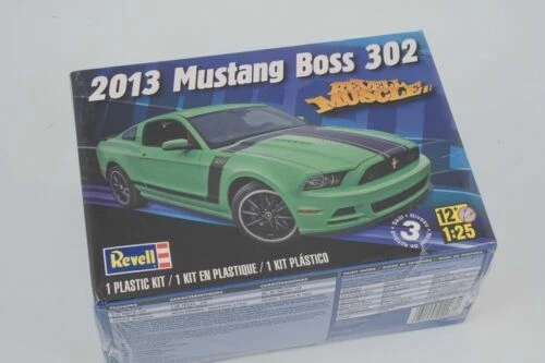 Modellini statici di auto, furgoni e camion Revell scala 1:25