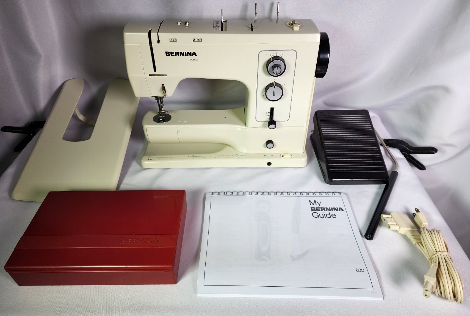 Bernina Record 830 Heavy Duty Sewing Machine w/ Case, Accessories