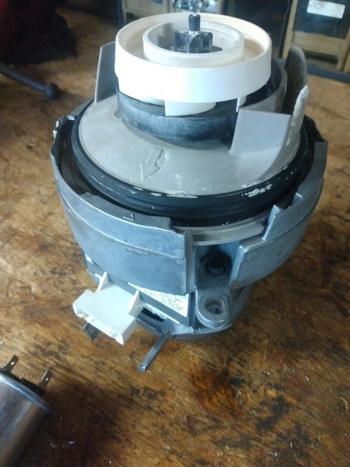 Maytag Dishwasher Motor And Capacitor - Image 2 of 4