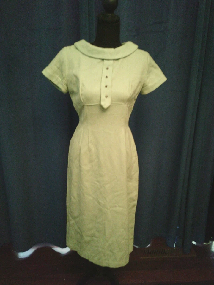 Vestido de lana azul verdoso pálido usado propiedad de Marilyn Monroe amigo Sydney Guilaroff Foto 2 de 4