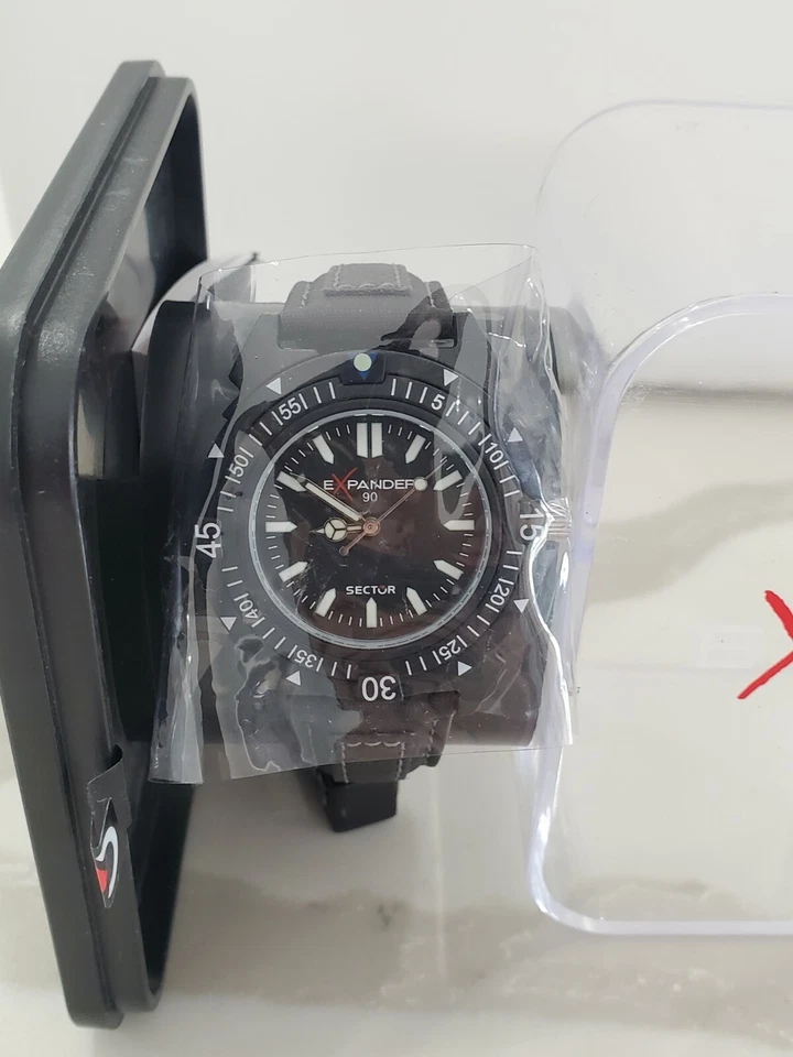 全新 Sector Expander 90 男士手表 全黑防水 40 毫米表壳。 — 第 2/4 张图片