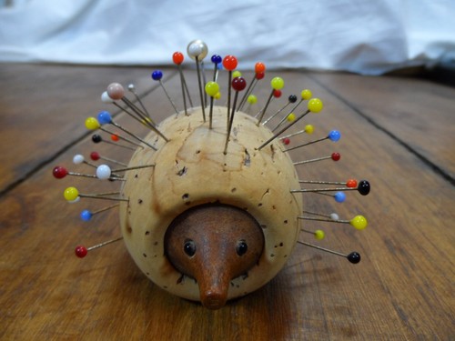 Used Lovely Looking DANMARK Nissen Cork Hedgehog Pin Cushion Sewing - Picture 14 of 20