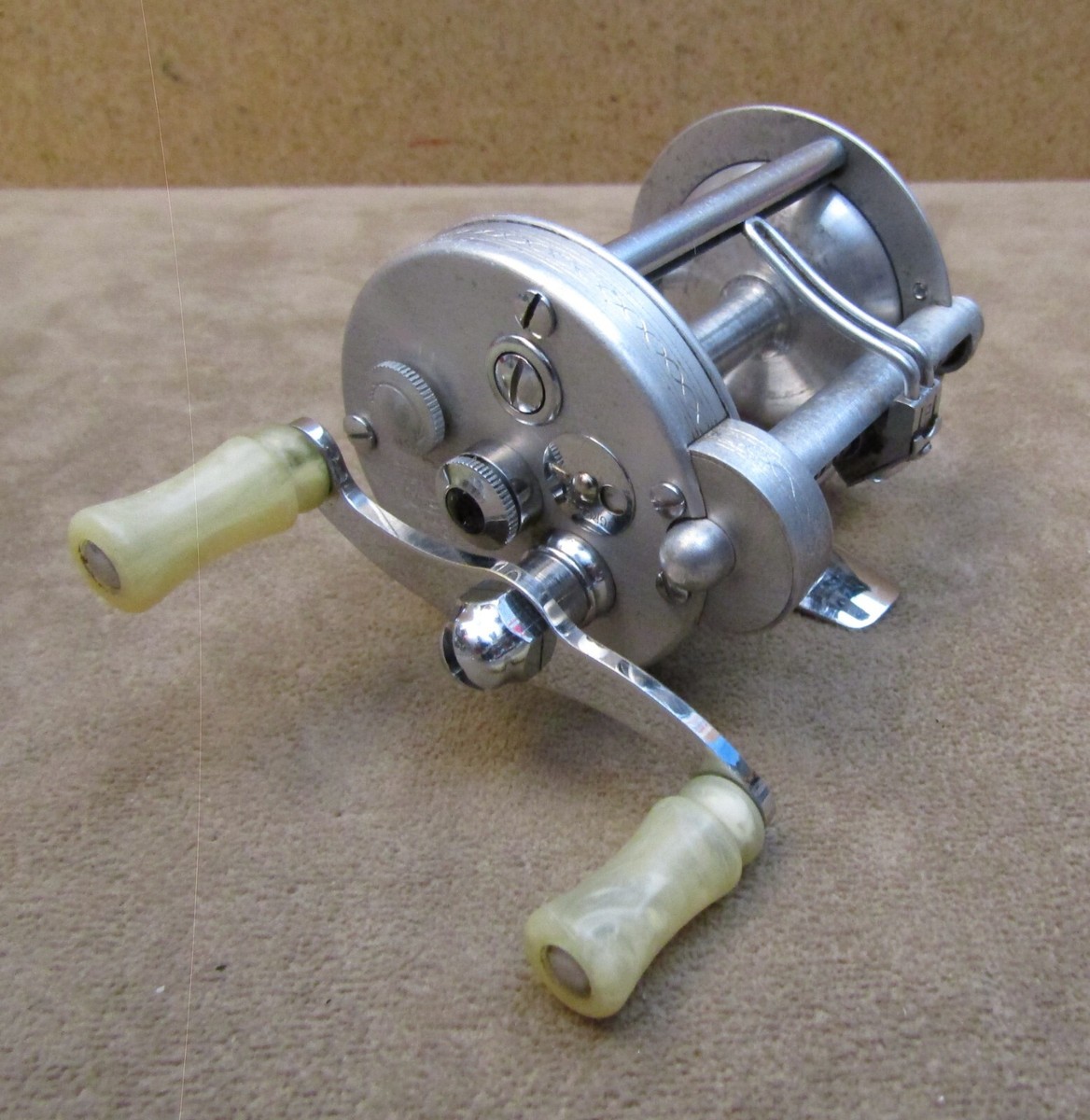 VINTAGE PFLUEGER NOBBY USA NO.1963 BAIT CASTING LEVELWIND FISHING