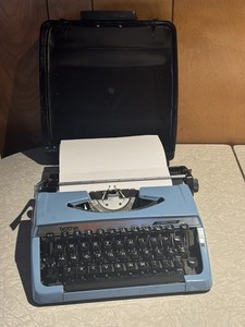 希少 実働品 ポータブル タイプライター  DE LUXE 希少 実働品 ポータブル タイプライター DE LUXE 希少 実働品
