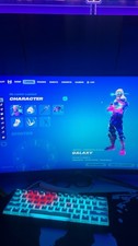 Account Fn Galaxy, con alcune altre skin decenti, ha alcune emote rare