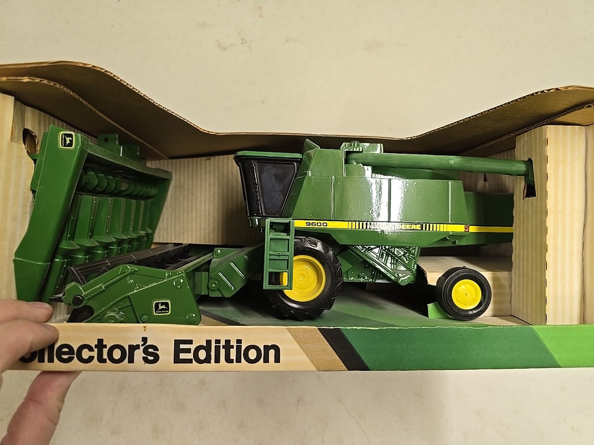 Vintage 1989 Ertl Collector Edition 1/28 Scale John Deere 9600