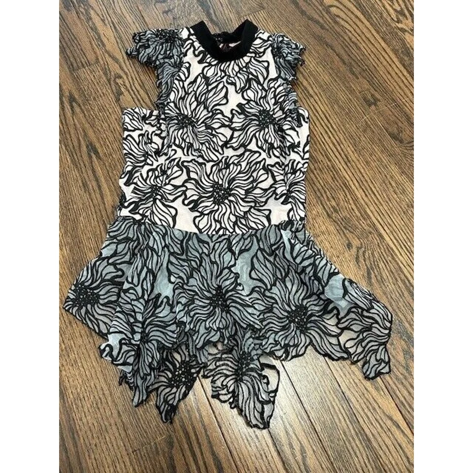 Top Nha Khanh Nyla Sin Mangas Apliques Florales Cuello Alto Marfil Negro Talla 0 Foto 4 de 4