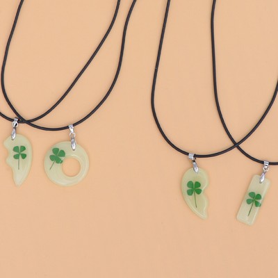4 Vierblättrige Halskette Patricks Day-Schmuck Patricks Day Leuchtende Halskette