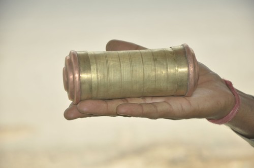 Vintage Cylindrical Lines Engraved Brass & Copper Handcrafted Lime Paste Box - Picture 3 of 6