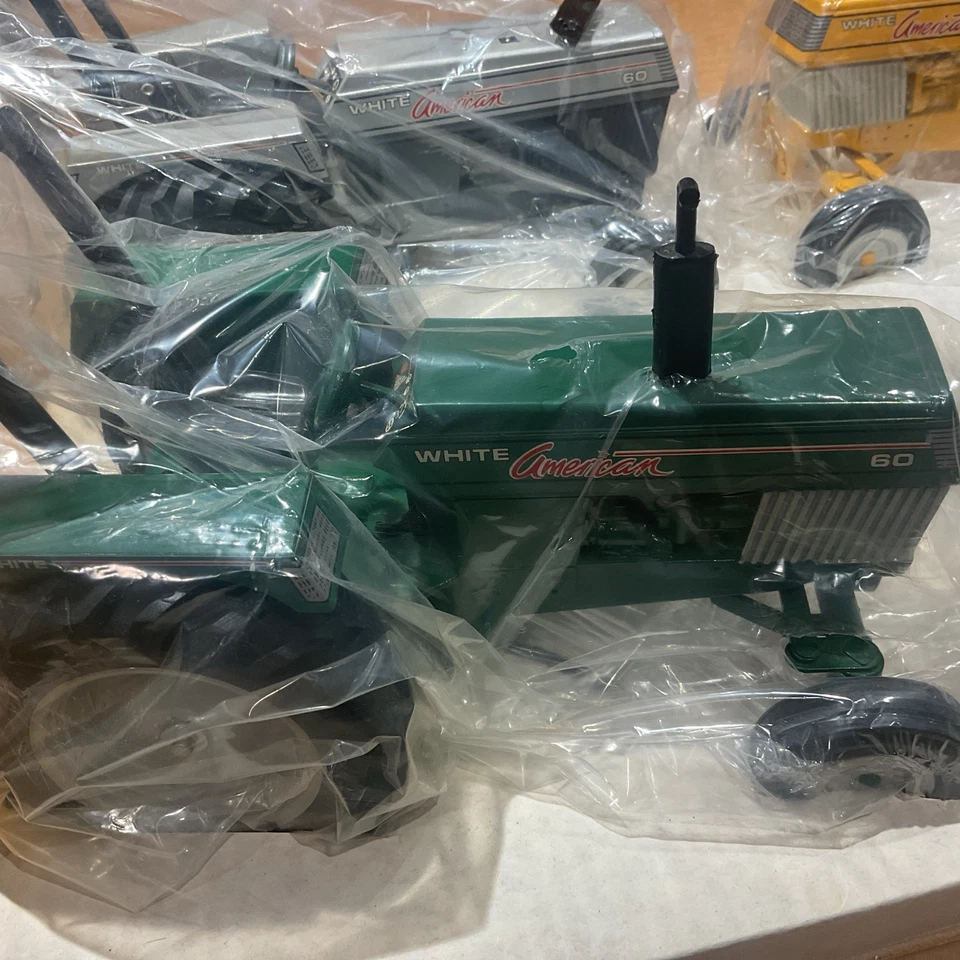 1/16 SCALE MODELS WHITE AMERICAN 60 TRACTOR SET OF 4 WITH ORIGINAL BOX 1991 FS - Image 2 of 4