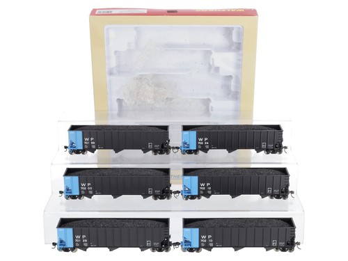 SET 2 WALTHERS 910-7451 + 910-7452 3 BAY COVERED HOPPER 54 ft