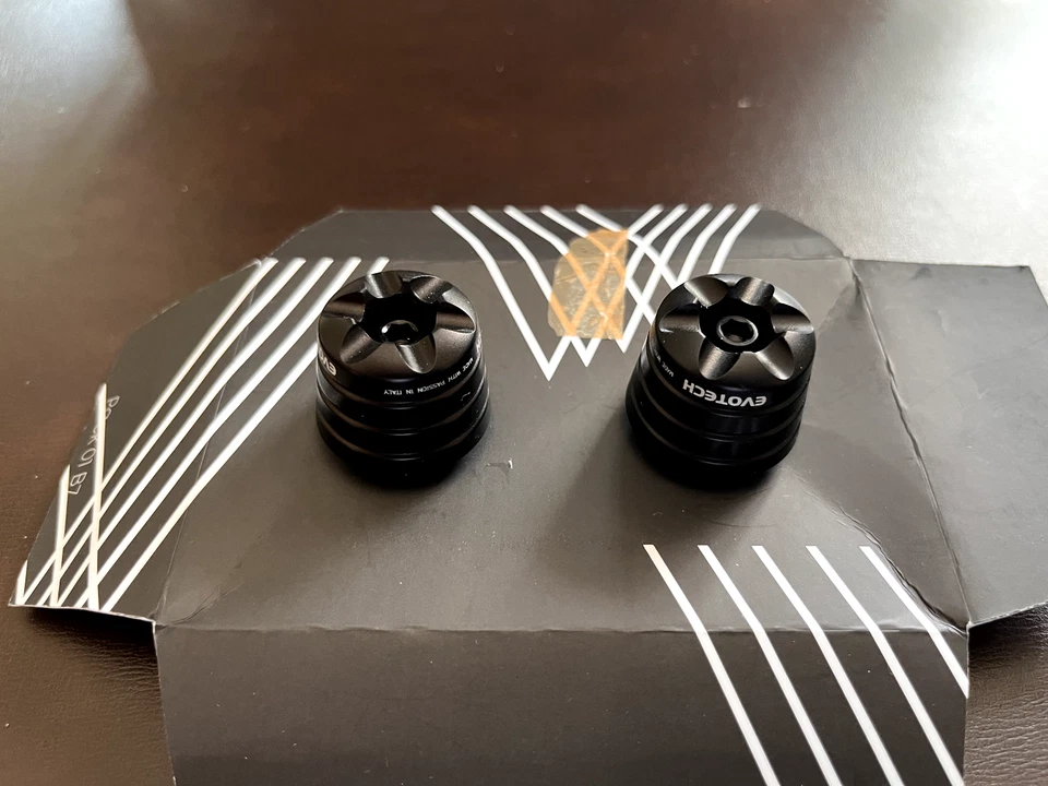 Evotech Contrappesi Manubrio - Triumph Speed Triple 1050 nero - Immagine 2 di 3