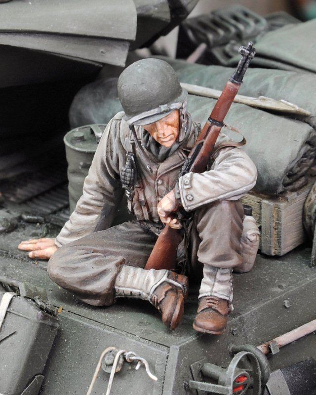 Royal Model 1/35 US Infantry at Rest WWII #1 Soldier Sitting w
