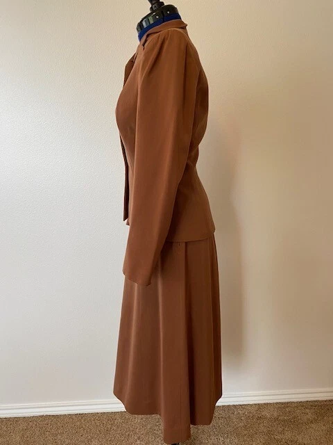 Vintage 1940's Women's Handmacher Brown Wool/Gabardine Suit - Size 4/6 - Image 2 of 4
