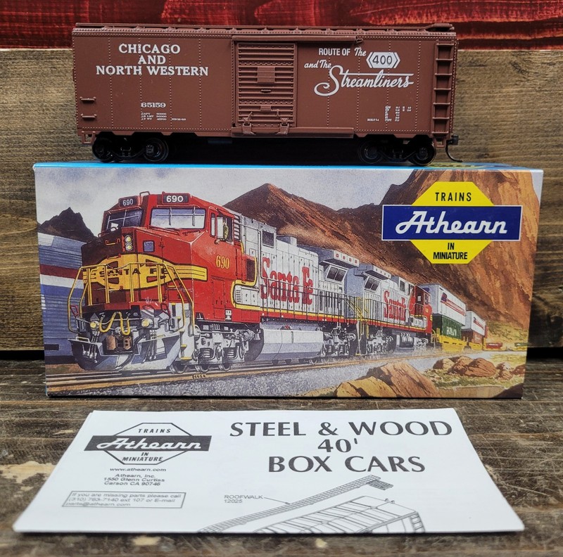 Athearn HO Scale 40' AAR Box Train C&NW (65159) (MODIFIED)