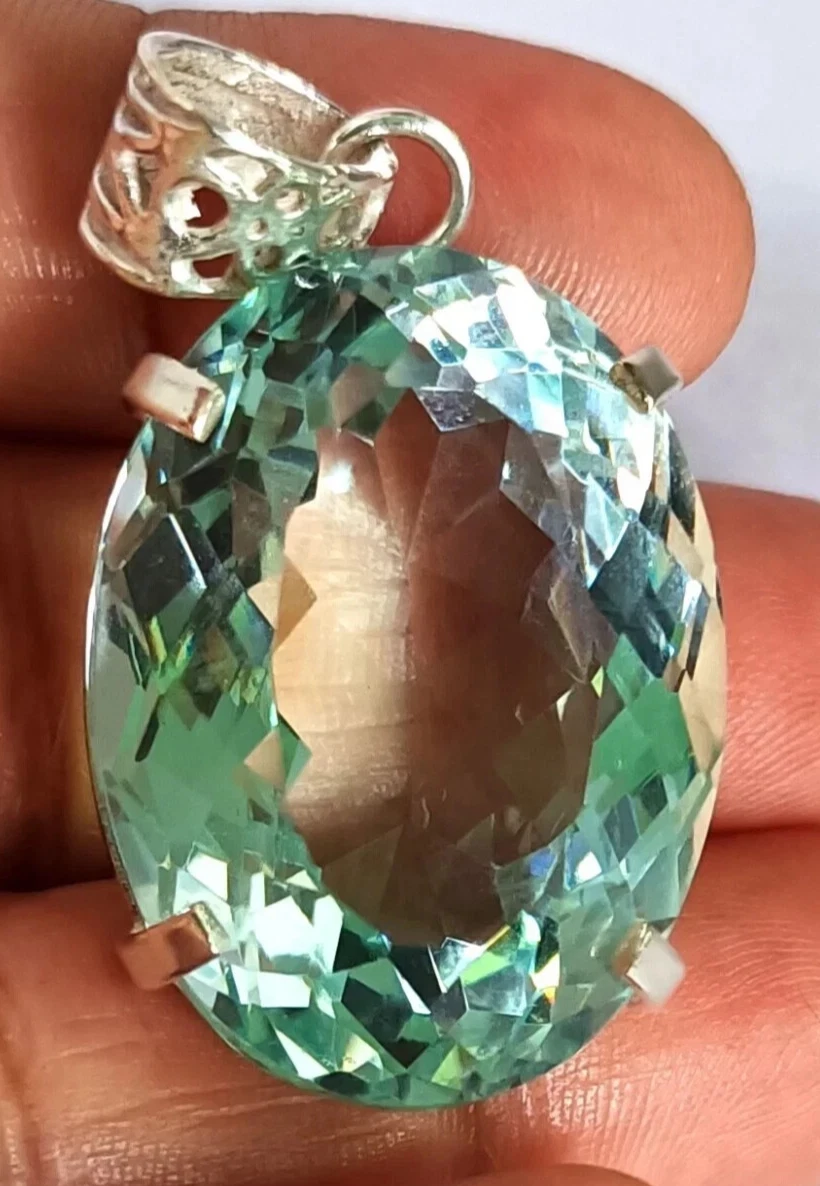 Pierre Précieuse Aigue-marine Naturelle Ovale 1,47 Carats - Certifiée Thaigem - Dimensions 9,3 X 7 Mm - Pureté Excellente