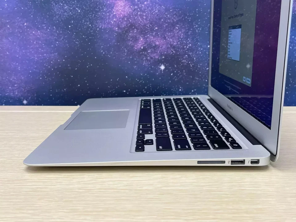 Apple Macbook Air 13" - i5 1.6GHZ 4GB RAM 128GB SSD - Monterey - - Image 4 of 4