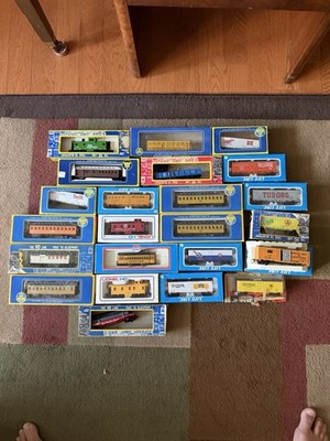 Many Different Train Cars, HO 