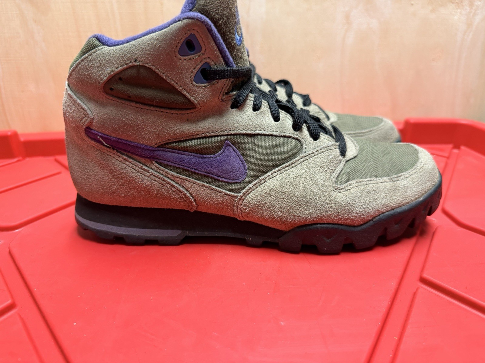 Nike Hiking Boots Suede Fabric Beige Purple Green Men's US 9 Lace Up Ankle-image
