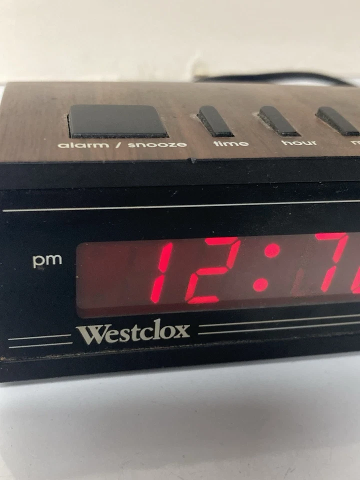 Westclox Modelo Nº 47567 Reloj Despertador Retro Madera Grano LED PROBADO 60hz 8 Vatios Foto 2 de 4