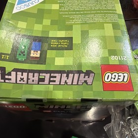 2012 LEGO 21102 Minecraft Micro World w/ Steve & Creeper Incomplete 
