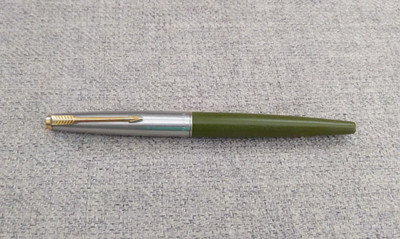 VTG Parker 45 Fountain Pen Olive Green & Gold Tone Arrow Clip (No Ink)